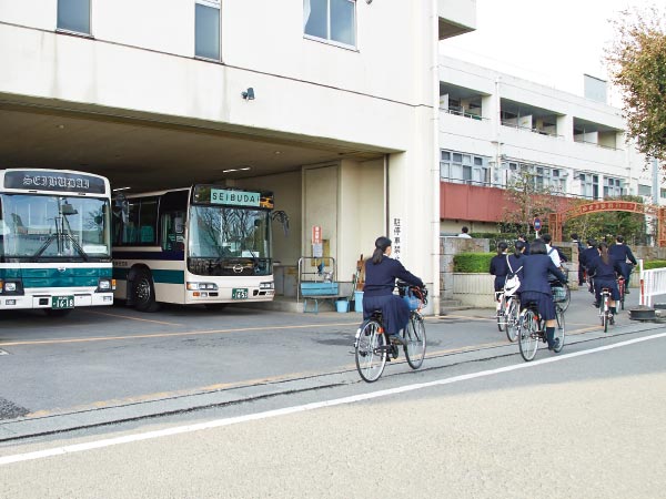 アクセス