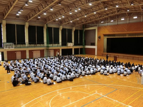 高校2年生 総合学習が行われました