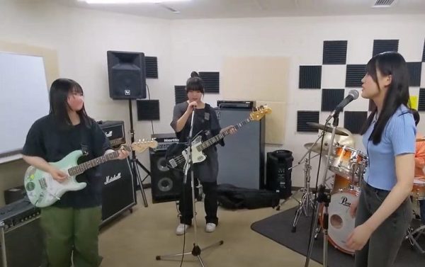 《軽音楽部》ガールズバンドステージコンテスト、決勝へ!