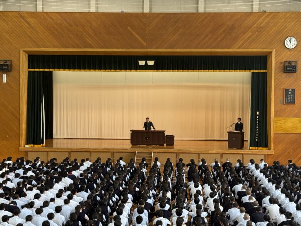 ６月の全校朝礼を行いました
