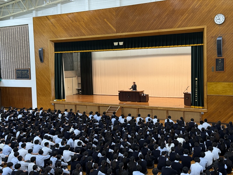 10月の全校朝礼を行いました