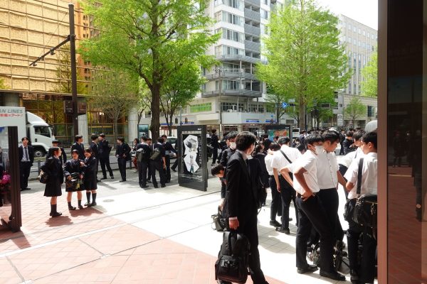 芸術鑑賞会を実施しました。