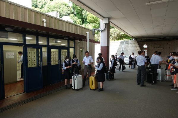 修学旅行が始まります。