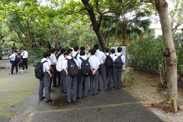 ひめゆりの塔で学びました。