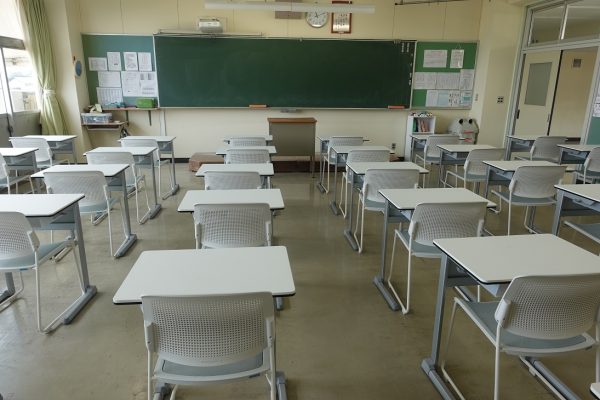 机、椅子を入れ替えました。