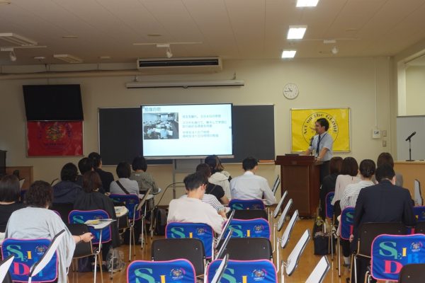 中学校説明会を開催しました。