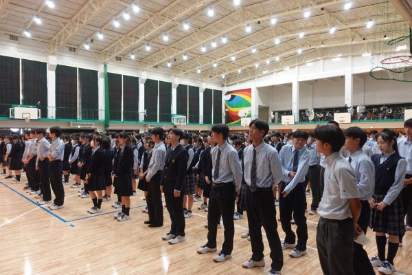 「１０月　全校朝礼」を行いました。